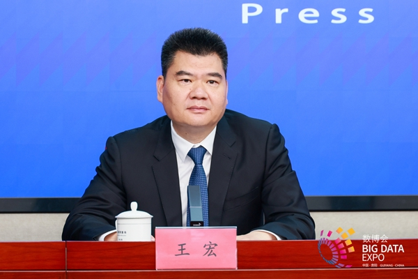 王宏_1.png